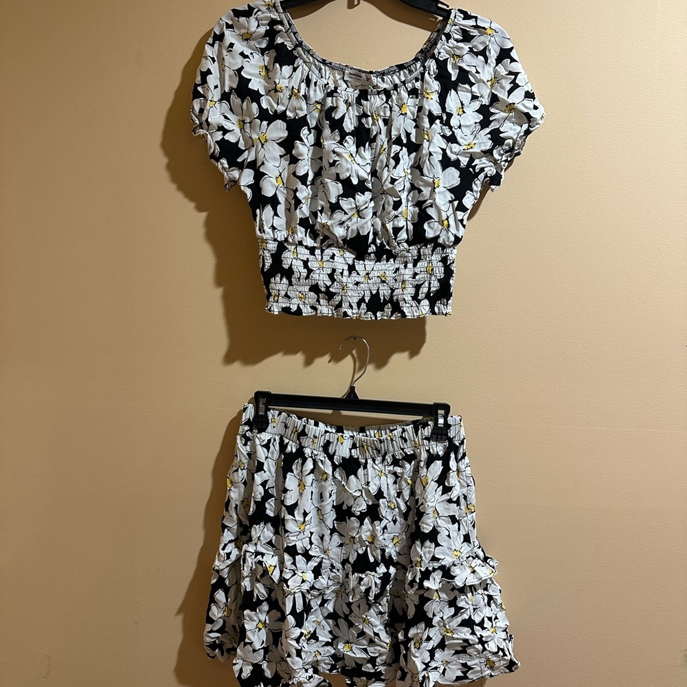 Beautees Black and White Floral Two-Piece Set